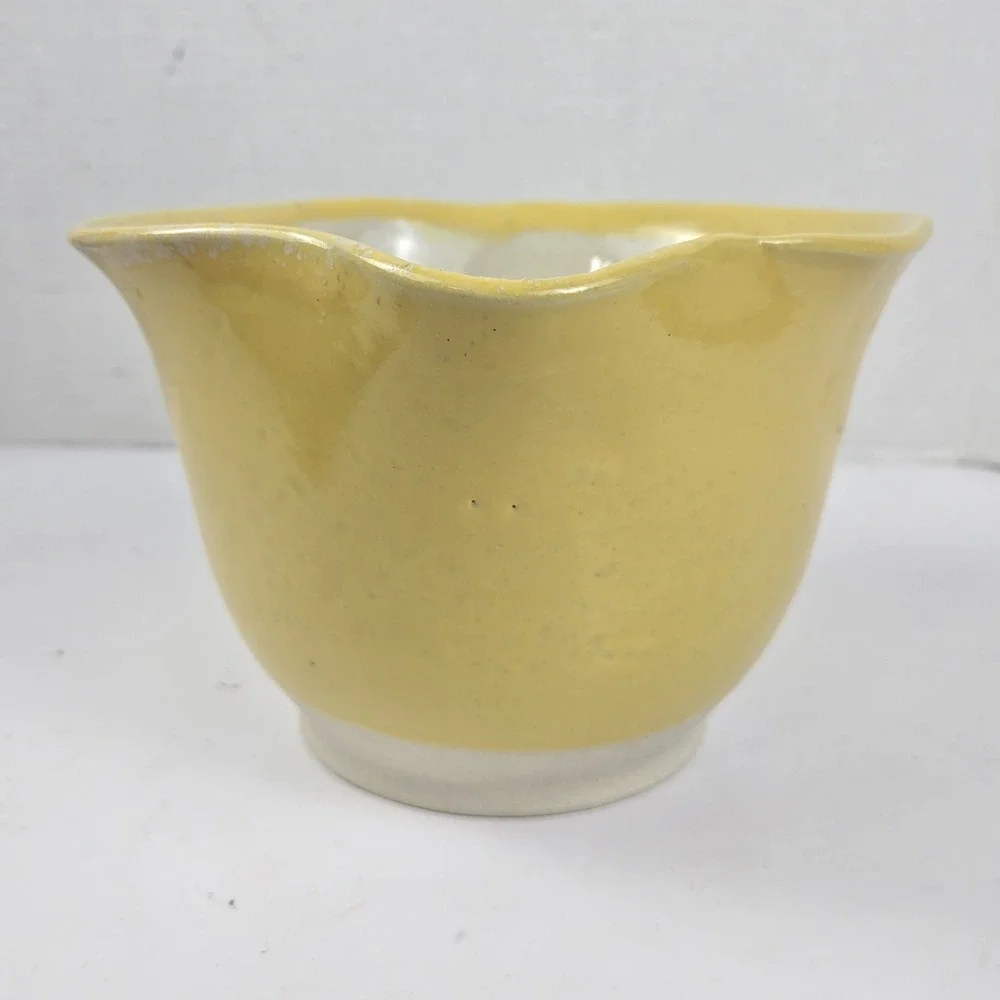 Vtg Art Pottery Yellow Speckled Batter Mixing Bowl Spout Handle Signed Farmhouse